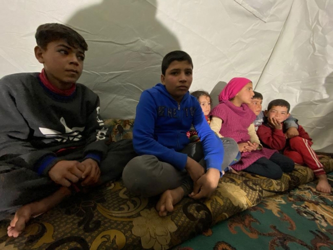 Evinden olan Suriyeli sivillerin kör karanlıktaki yaşamı