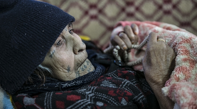 YPG/PKK'nın yaraladığı annesini kilometrelerce sırtında taşıdı