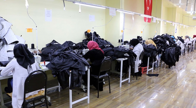 Türk ve Suriyeli kadınlar birlikte üretiyor