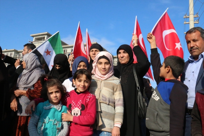 Suriyeliler Türkiye'ye destek için toplandı