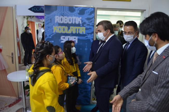 Öğrencilerin robotik kodlama sınıfı hayali gerçek oldu