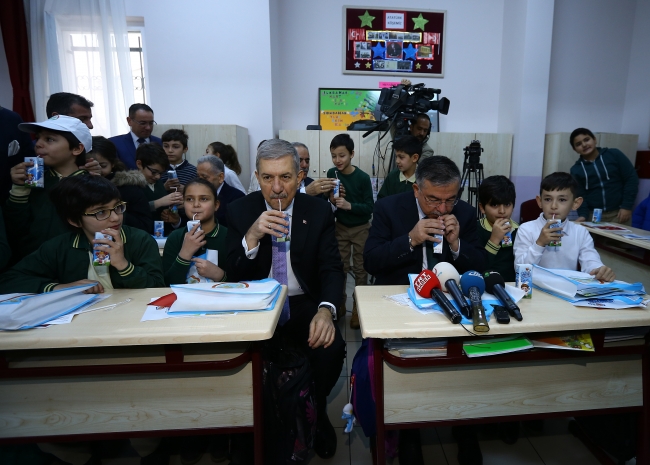 Öğrencilere bugüne kadar 1 buçuk milyar kutu süt dağıtıldı