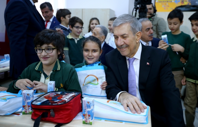 Öğrencilere bugüne kadar 1 buçuk milyar kutu süt dağıtıldı