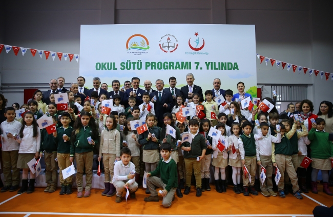 Öğrencilere bugüne kadar 1 buçuk milyar kutu süt dağıtıldı