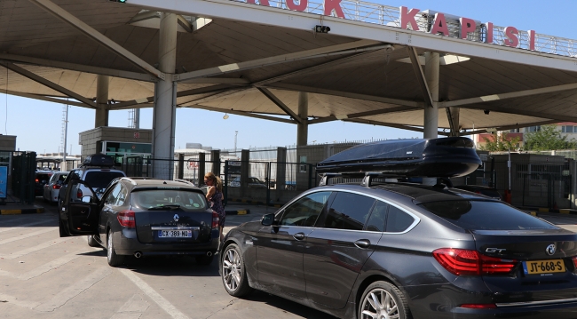 Sınır kapılarında bayram yoğunluğu