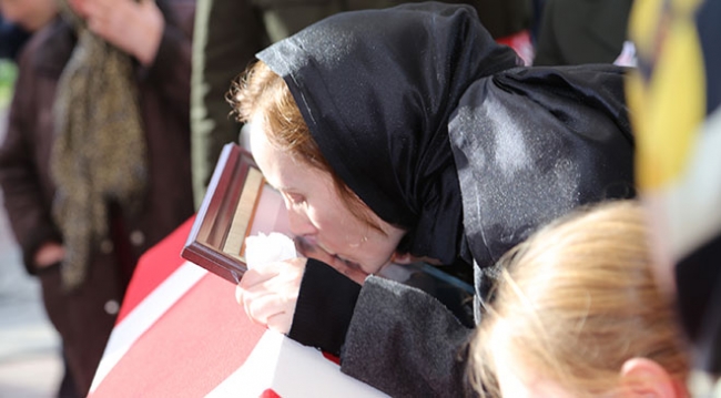 Isparta'da uçak kazasında şehit olan 3 asker memleketlerinde son yolculuklarına uğurlandı