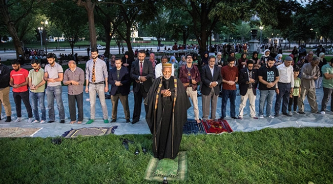 ABD Başkanı Trump Beyaz Saray'da ilk kez iftar yemeği verdi