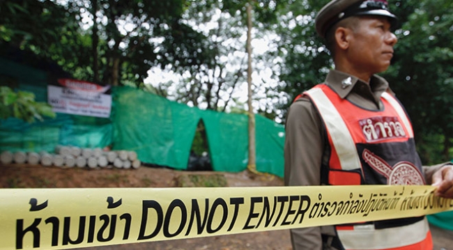 Tayland'da mağarada mahsur kalan çocuklardan 4'ü kurtarıldı