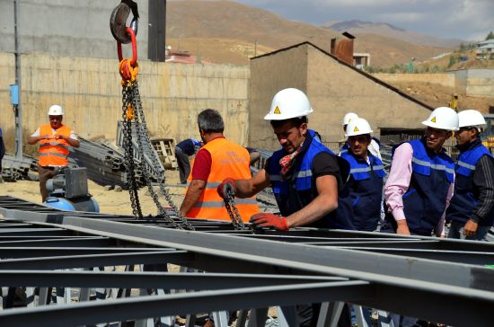 Yüksekova'da terörün tahribatı onarılıyor
