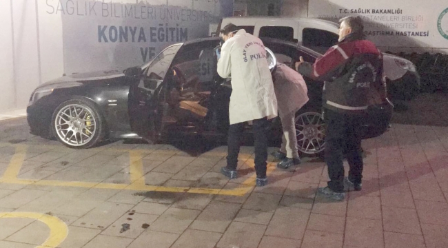 Oynadığı tabancayla kazara kendini ve arkadaşını vurdu