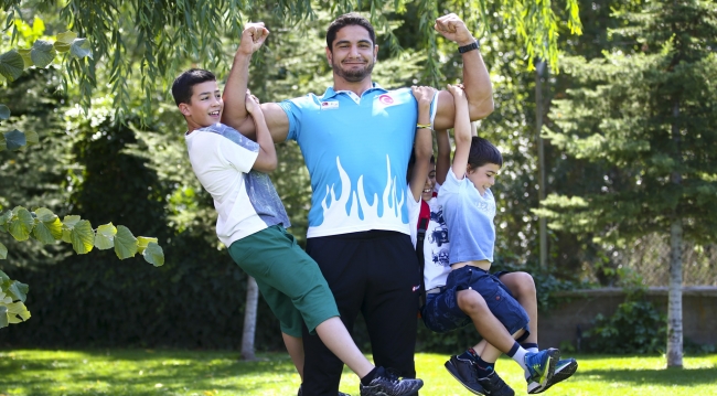 Taha Akgül Paris'te rekor peşinde