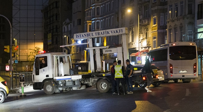 Taksim Meydanı'na çıkan yollar araç trafiğine kapatıldı
