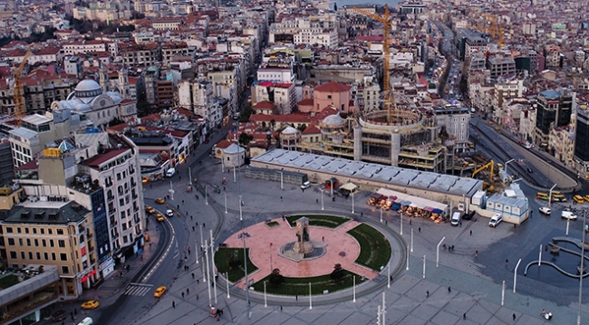 Taksim Camii kubbesine kavuşuyor