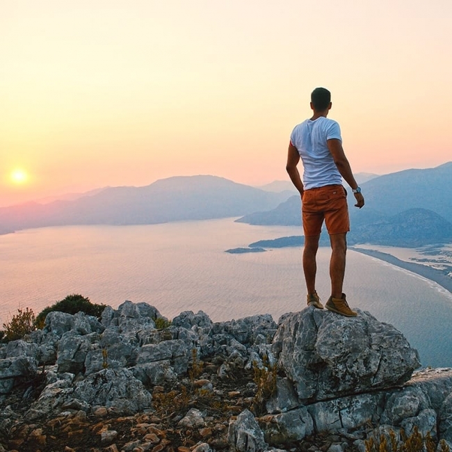 30 bin lira maaşlı "profesyonel turist" mesaisini tamamladı