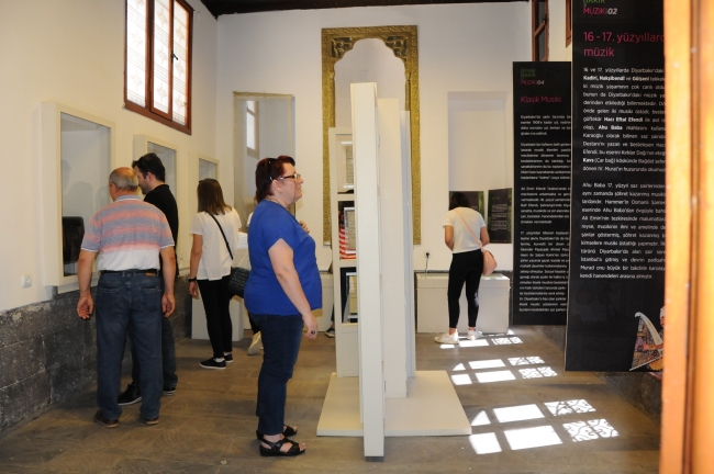 Cahit Sıtkı Tarancı'nın hatırası doğup büyüdüğü evde yaşıyor