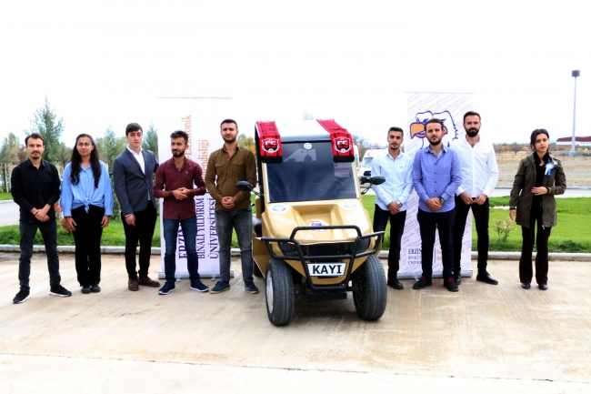 TBMM Başkanı Yıldırım öğrencilerin yaptığı elektrikli otomobili test etti