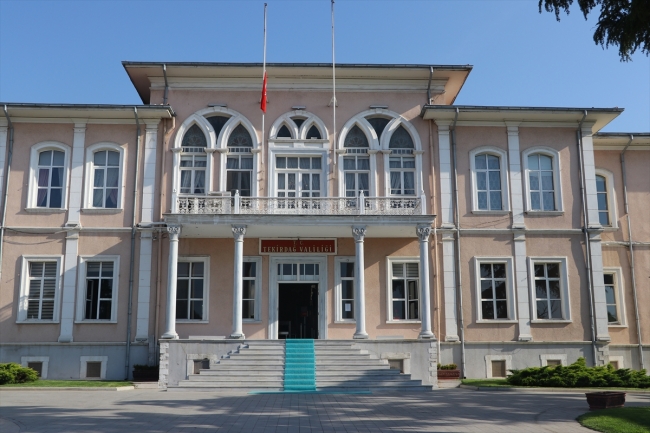 Milli yas nedeniyle bayraklar yarıya indi