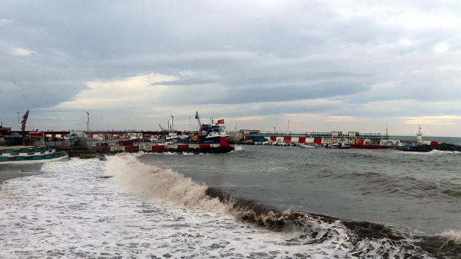 Tekirdağ'da balıkçılar denize açılamadı