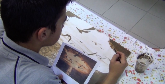 Erzincan'da öğrenciler çamur ve kahve telvesini sanata dönüştürdü