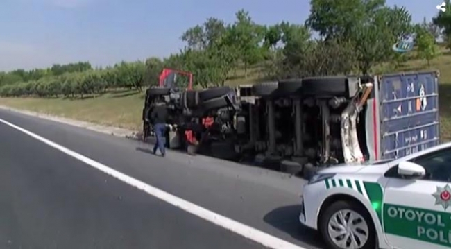 TEM Otoyolu'nda feci kaza