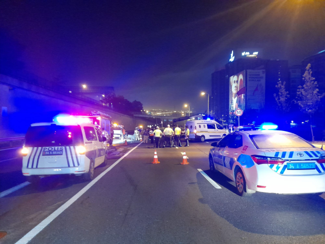 Bariyere çarpan araçtaki sürücü hayatını kaybetti