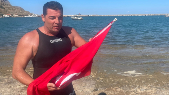 Yüzücü Alper Sunaçoğlu'ndan Gaziler Günü'nde rekor denemesi