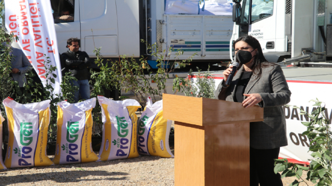 Adana'da ürünleri zarar görenlere tohum ve fidan dağıtıldı