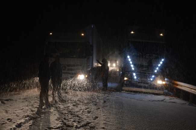 Tendürek Geçidi'nde ulaşıma kar engeli