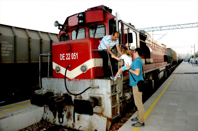 4 yaşındaki Teoman'ın tren sevgisi