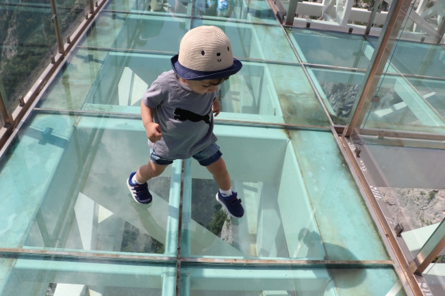 450 metre yükseklikteki cam terasa ilgi büyük