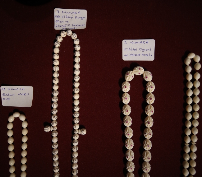 15 bin dolarlık tespih serginin gözdesi oldu