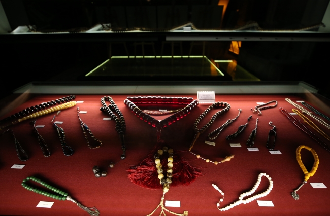 15 bin dolarlık tespih serginin gözdesi oldu