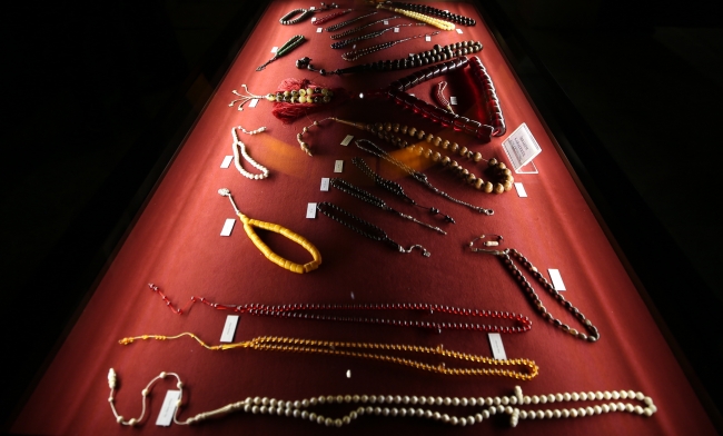 15 bin dolarlık tespih serginin gözdesi oldu