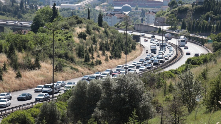 Kurban Bayramı tatili dönüşü yollarda yoğunluk artıyor