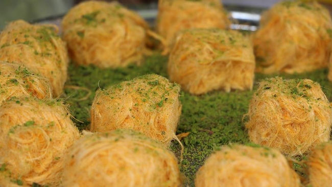 Şanlıurfa'da pişmaniyeyi acıyla buluşturdular