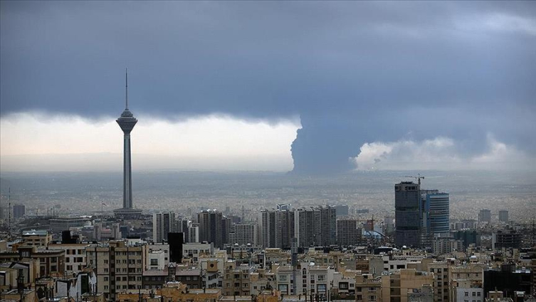 Vahşi İsrail saldırılarının ardından Tahran semaları. Fotoğraf: AA