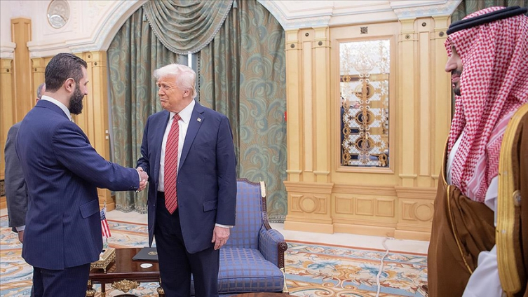 Şara'nın Suudi Arabistan'da Trump ile görüşmesi yaptırımlar için önemli bir dönüm noktası oldu. Fotoğraf: AA
