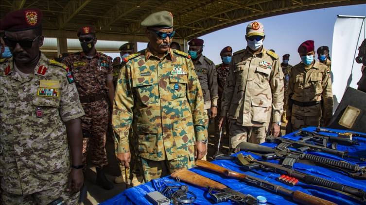 Sudan Egemenlik Konseyi Başkanı Orgeneral el-Burhan ve Muhammed Hamdan Dagalu. Fotoğraf: AA