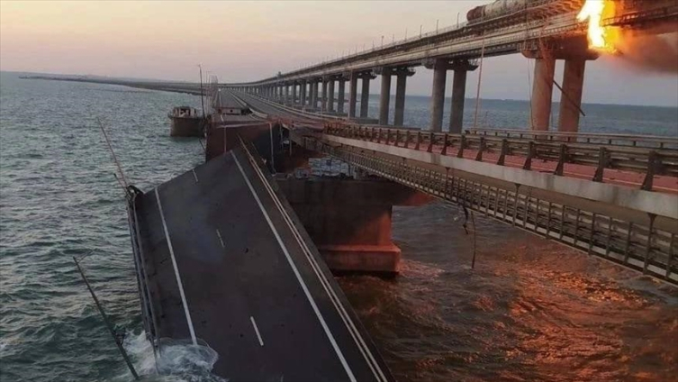 Kırım Köprüsü Rusya için en stratejik yerlerden biri olarak kabul ediliyor ve bu nedenle sıkça hedef alınıyor.