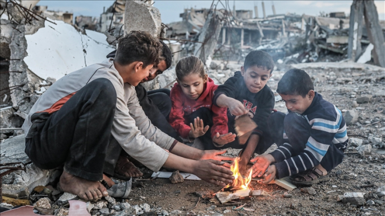 Katil İsrail, ateşkese rağmen Gazze'ye yardımların girmesine engel oluyor. Fotoğraf: AA