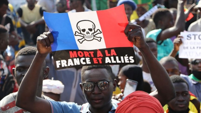 Mali'de Fransa karşıtı gösterilerden bir kare. Fotoğraf: AA