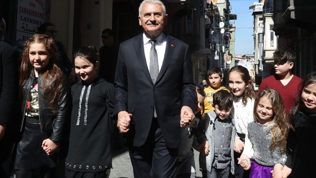 Binali Yıldırım'dan büyüdüğü sokağa ziyaret