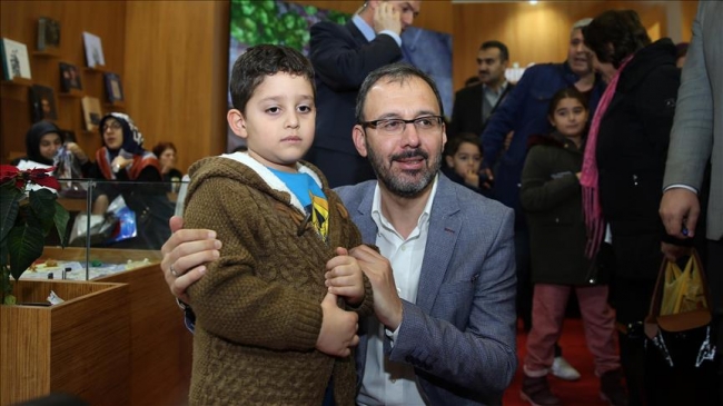 Bakan Kasapoğlu: Gençlerimizin kitaba olan ilgisi bizi ümitlendiriyor