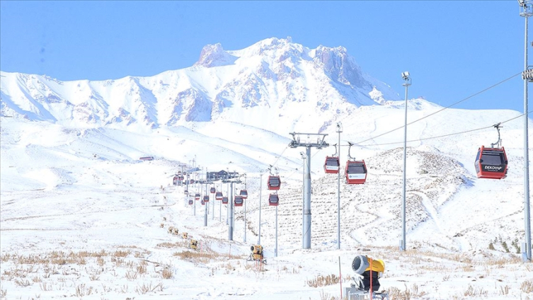 Kayak merkezlerinde suni karlama devrede