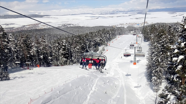 Kayak merkezlerinde suni karlama devrede