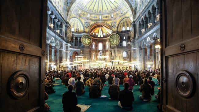 Ayasofya Camii ibadete açıldığı ilk yıl milyonları ağırladı