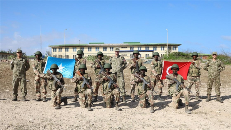 Türk silahlı kuvvetleri, Somali'nin barış ve istikrarı için TURKSOM Askeri Eğitim Üssü'nde 2017'den beri Somalili askerlere yönelik eğitim faaliyetleri yürütüyor. Fotoğraf: AA