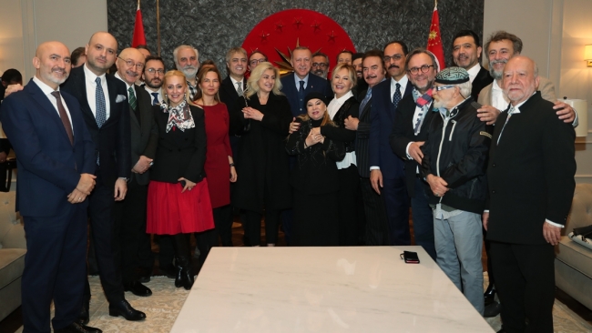 Cumhurbaşkanı Erdoğan'a evinin önünde doğum günü sürprizi