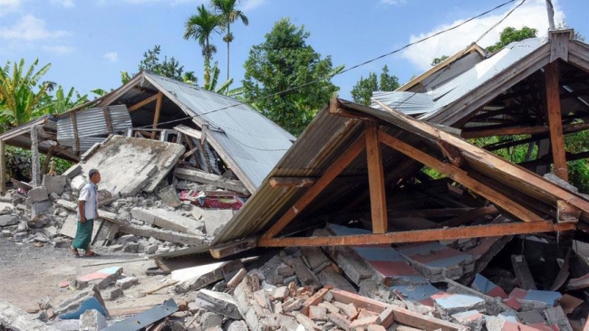 Endonezya depreminde ölü sayısı 387'ye yükseldi