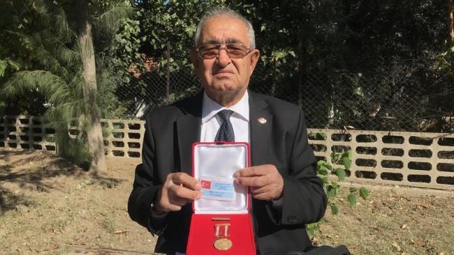 Otobüs şoförü emekli polisi zorla indirdi